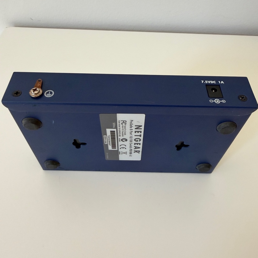 Netgear FS108 Fast Ethernet Switch 8-Port 1/100 Desktop Switch - Picture 4 of 6